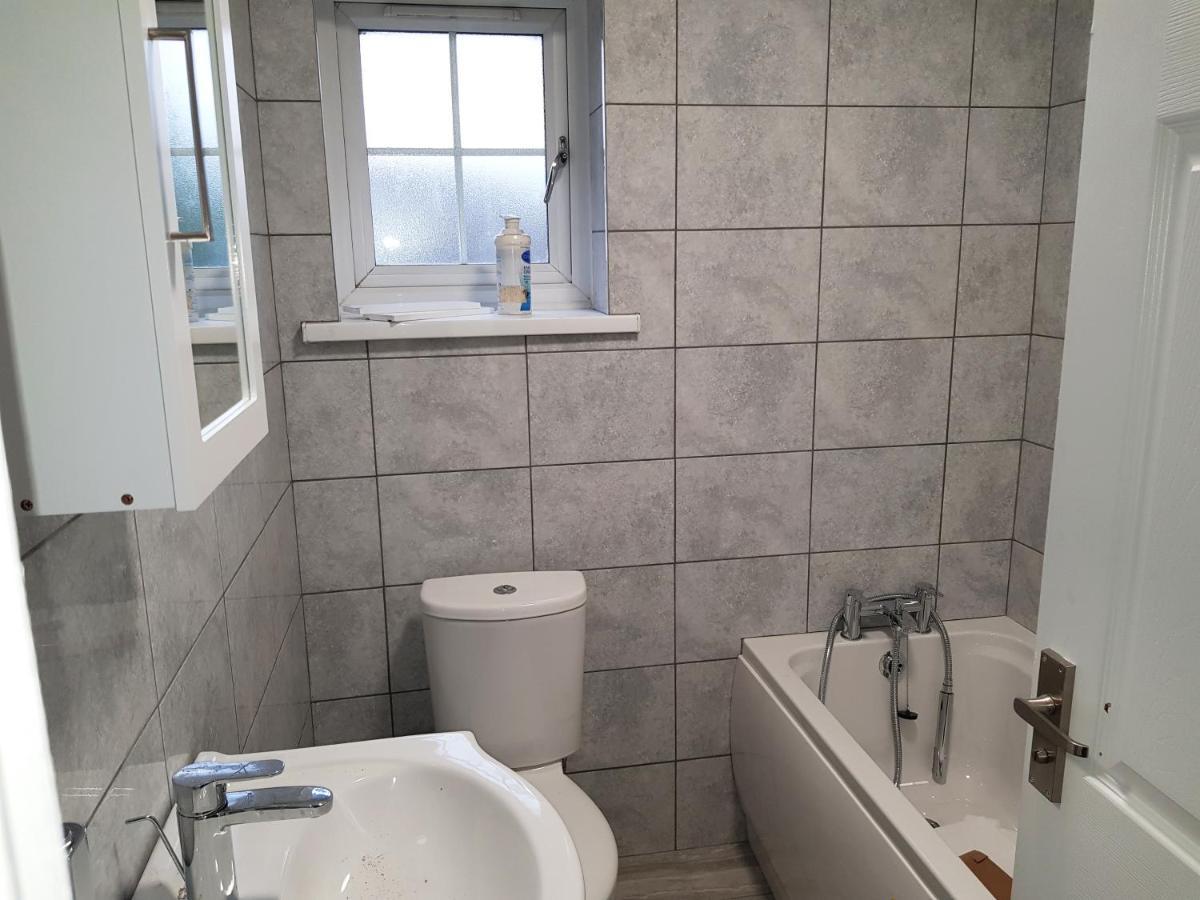 Barnfield Place Edgware Ngoại thất bức ảnh
